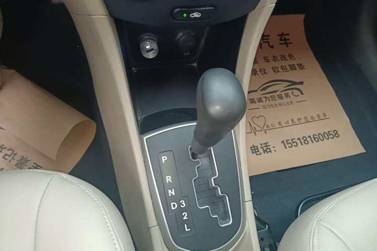 Used Hyundai Verna (older generation) 2016 1.4L Automatic Smart GLS Gear Lever