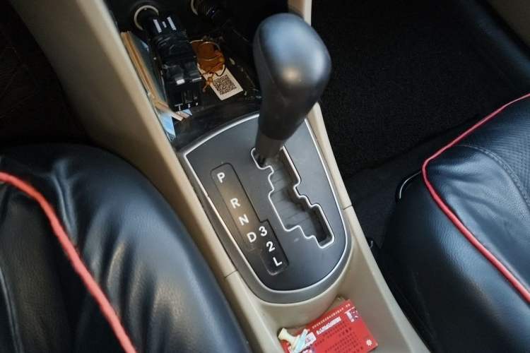 Used Hyundai Verna (older generation) 2016 1.4L Automatic Smart GLS Gear Lever