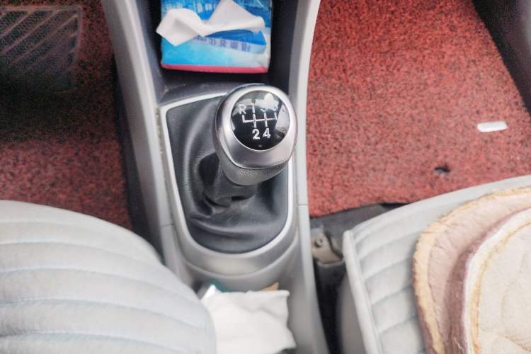 Used Hyundai Verna (older generation) 2016 1.4L Manual Smart GLS Trim Gear Lever