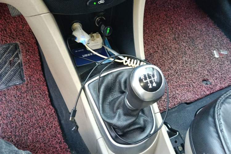 Used Hyundai Verna (older generation) 2016 1.4L Manual Smart GLS Trim Gear Lever