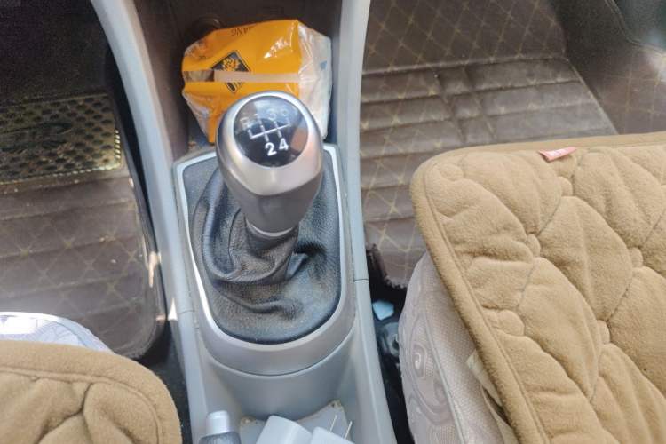 Used Hyundai Verna (older generation) 2016 1.4L Manual Smart GLS Trim Gear Lever