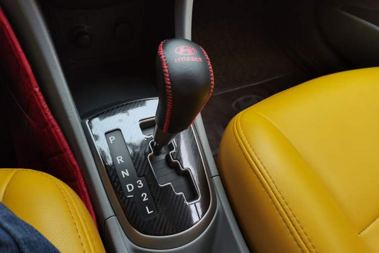 Used Hyundai Verna (older generation) 2016 1.4L Automatic Smart GLS Gear Lever