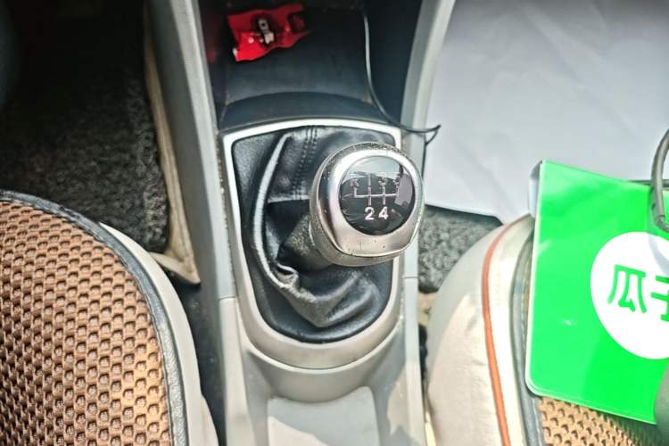 Used Hyundai Verna (older generation) 2016 1.4L Manual Smart GLS Trim Gear Lever