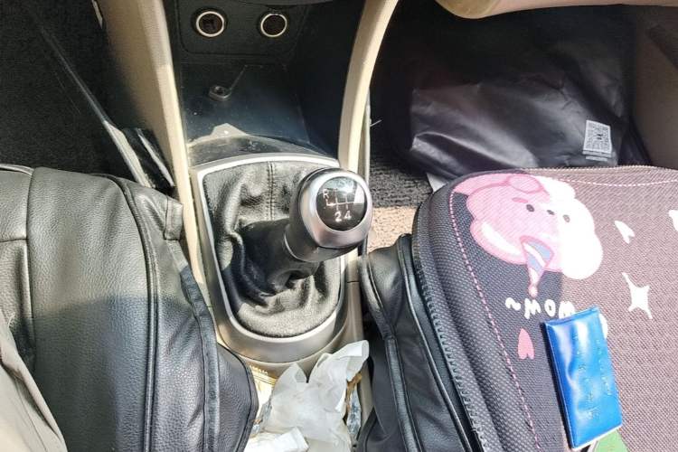 Used Hyundai Verna (older generation) 2016 1.4L Manual Smart GLS Trim Gear Lever