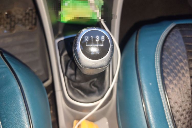 Used Hyundai Verna (older generation) 2016 1.4L Manual Smart GLS Trim Gear Lever