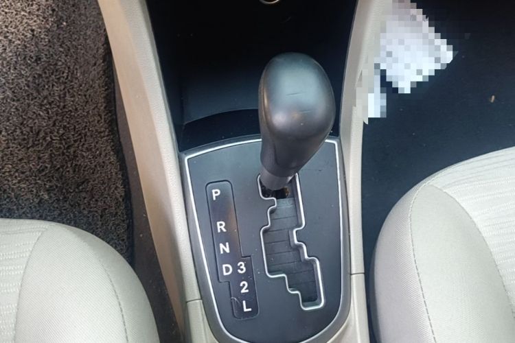 Used Hyundai Verna (older generation) 2016 1.4L Automatic Fashionable GS Model Gear Lever
