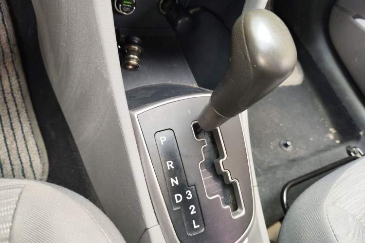 Used Hyundai Verna (older generation) 2016 1.4L Automatic Smart GLS Gear Lever