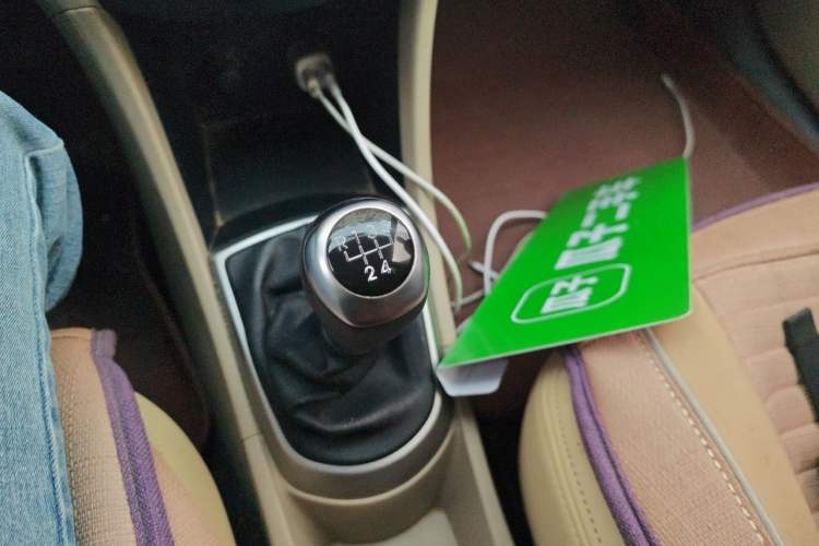 Used Hyundai Verna (older generation) 2016 1.4L Manual Smart GLS Trim Gear Lever