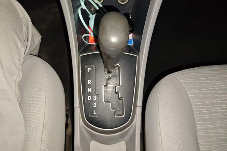 Used Hyundai Verna (older generation) 2016 1.4L Automatic Smart GLS Gear Lever