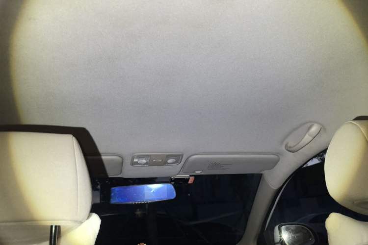 Used Hyundai Verna (older generation) 2016 1.4L Manual Fashion GS Headliner