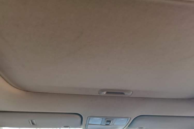 Used Hyundai Verna (older generation) 2016 1.4L Automatic Leading-Edge GLX Headliner