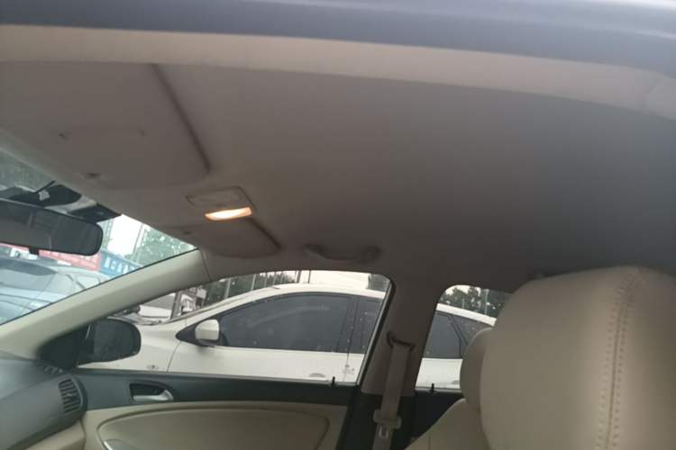 Used Hyundai Verna (older generation) 2016 1.4L Automatic Smart GLS Headliner