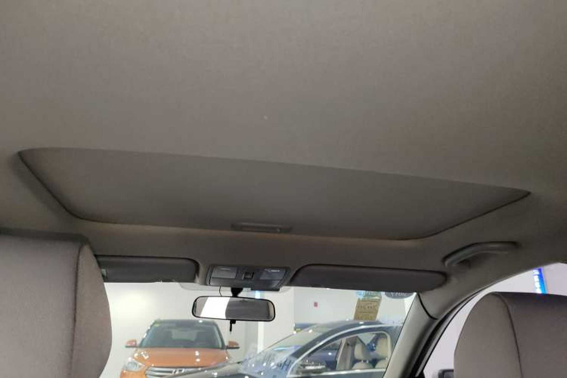 Used Hyundai Verna (older generation) 2016 1.4L Automatic Leading-Edge GLX Headliner