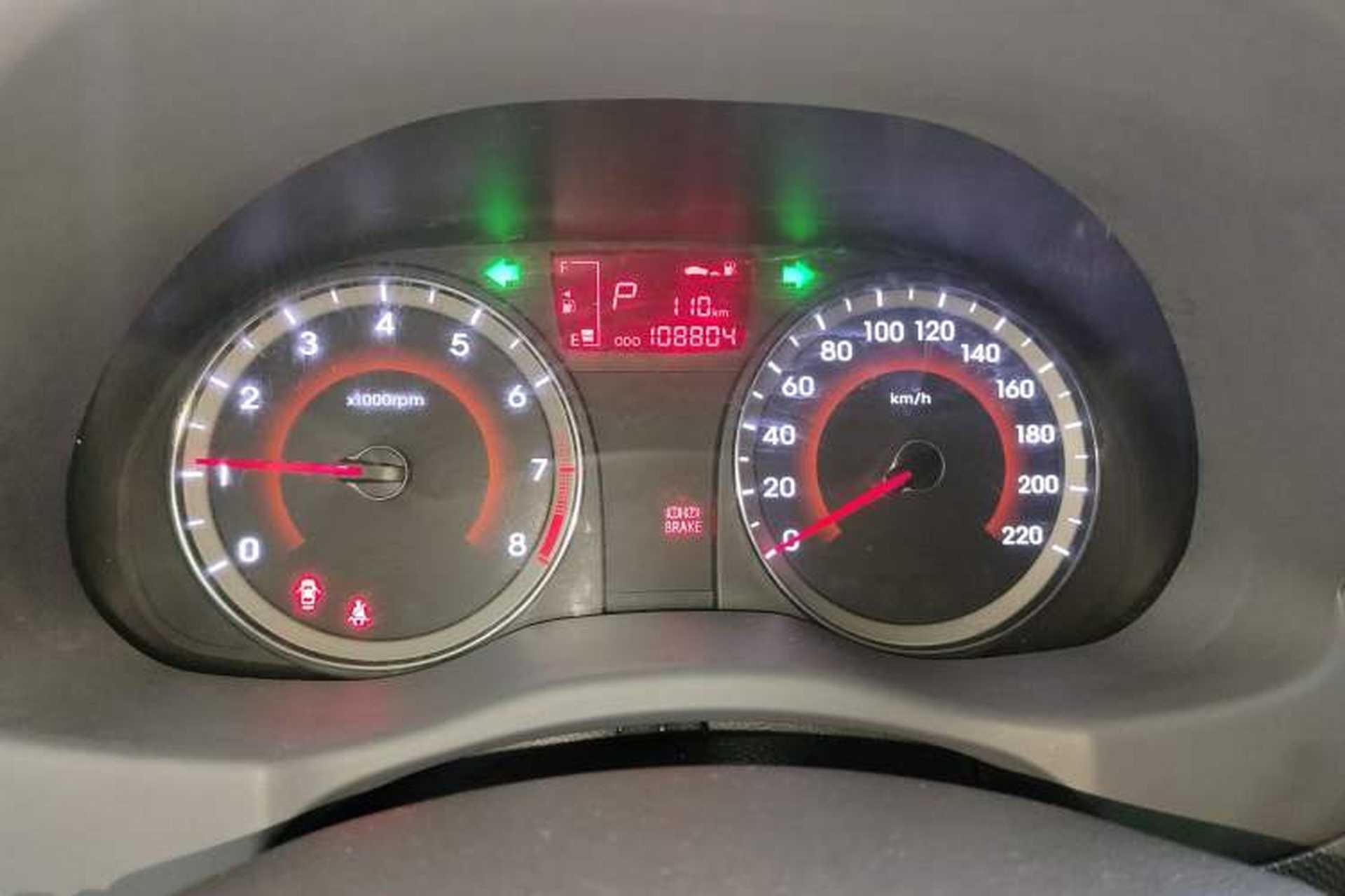 Used Hyundai Verna (older generation) 2016 1.4L Automatic Leading-Edge GLX Instrument Cluster