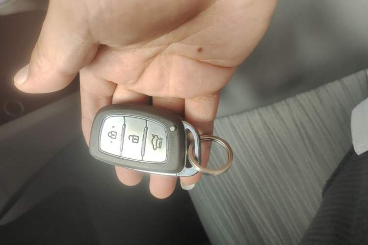 Used Hyundai Verna (older generation) 2016 1.4L Automatic Leading-Edge GLX Interior 1