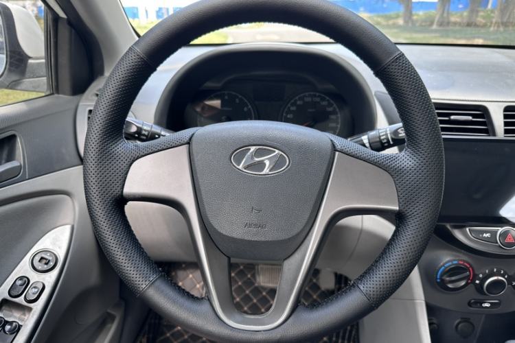 Used Hyundai Verna (older generation) 2016 1.4L Automatic Smart GLS Interior 1