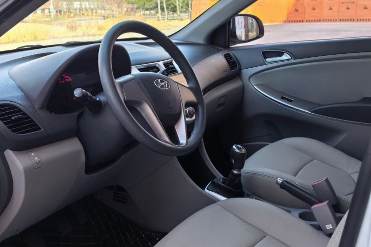 Used Hyundai Verna (older generation) 2016 1.4L Manual Smart GLS Trim Interior 1