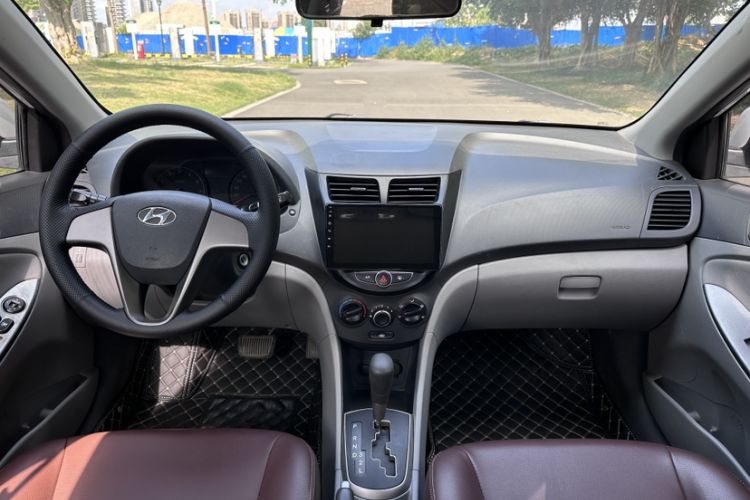 Used Hyundai Verna (older generation) 2016 1.4L Automatic Smart GLS Interior 2