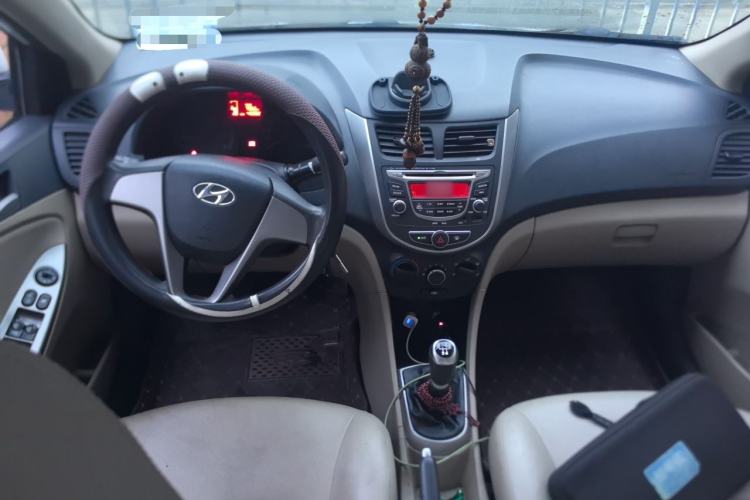 Used Hyundai Verna (older generation) 2016 1.4L Manual Smart GLS Trim Interior 2