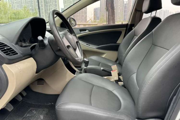 Used Hyundai Verna (older generation) 2016 1.4L Manual Smart GLS Trim Interior 2