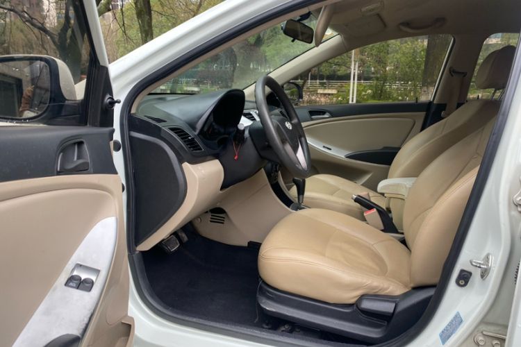 Used Hyundai Verna (older generation) 2016 1.4L Automatic Fashionable GS Model Interior 2