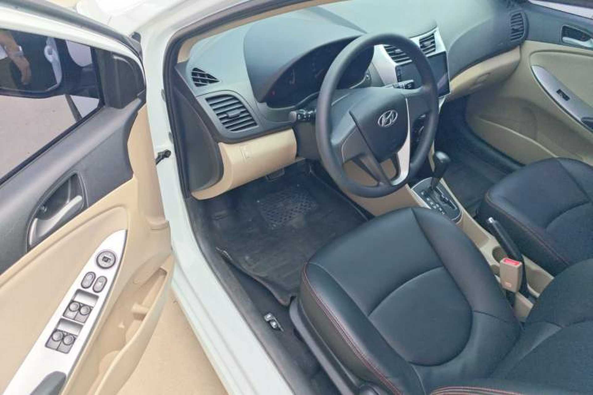 Used Hyundai Verna (older generation) 2016 1.4L Automatic Smart GLS Interior 2