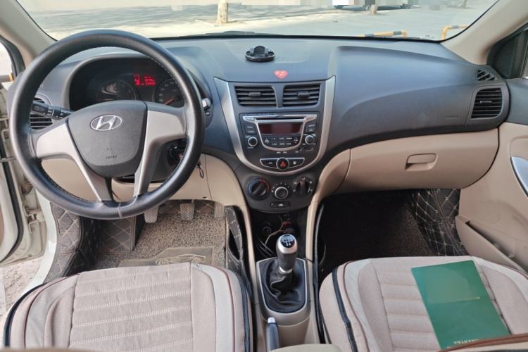 Used Hyundai Verna (older generation) 2016 1.4L Manual Smart GLS Trim Interior 2