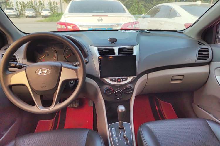 Used Hyundai Verna (older generation) 2016 1.4L Automatic Smart GLS Interior 3