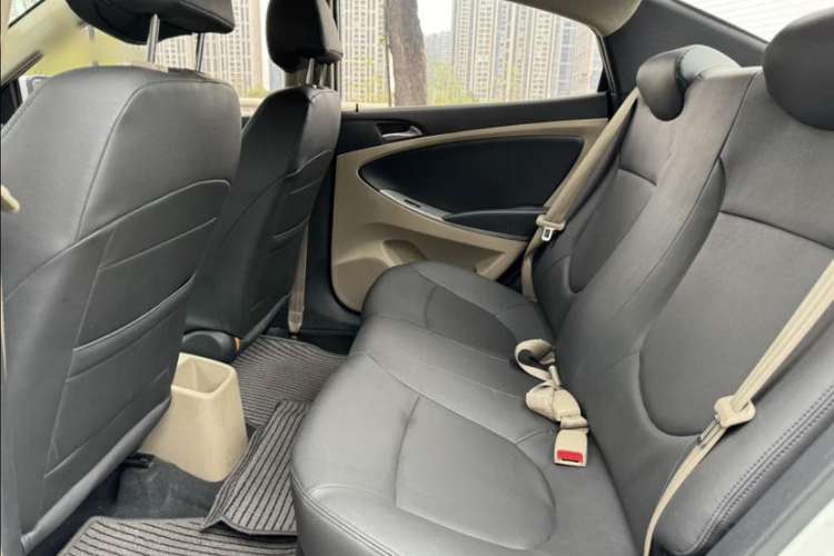 Used Hyundai Verna (older generation) 2016 1.4L Manual Smart GLS Trim Interior 3