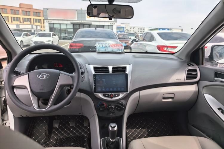 Used Hyundai Verna (older generation) 2016 1.4L Manual Smart GLS Trim Interior 3