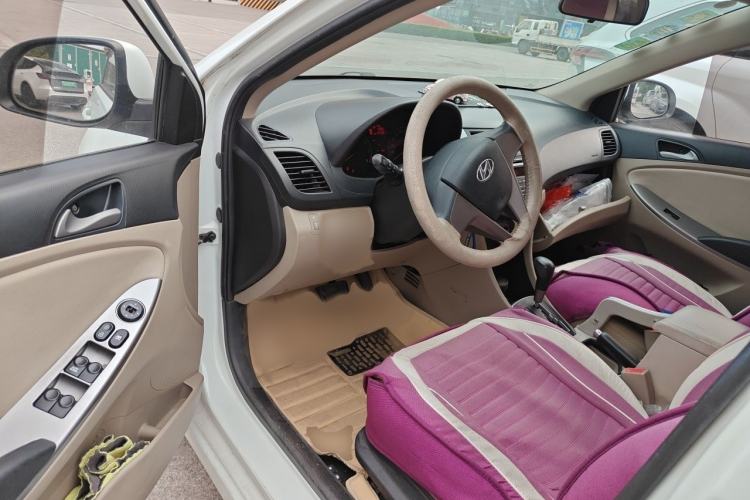 Used Hyundai Verna (older generation) 2016 1.4L Automatic Smart GLS Interior 3