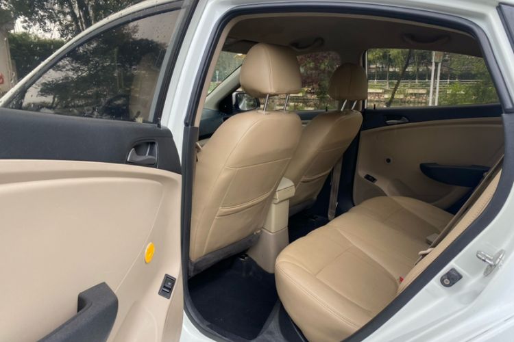 Used Hyundai Verna (older generation) 2016 1.4L Automatic Fashionable GS Model Interior 3