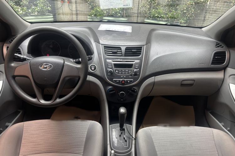 Used Hyundai Verna (older generation) 2016 1.4L Automatic Leading-Edge GLX Interior 4
