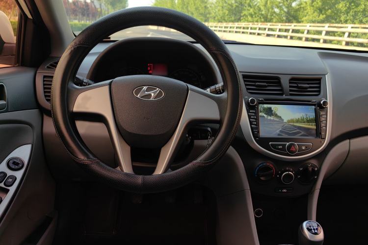 Used Hyundai Verna (older generation) 2016 1.4L Manual Smart GLS Trim Interior 8