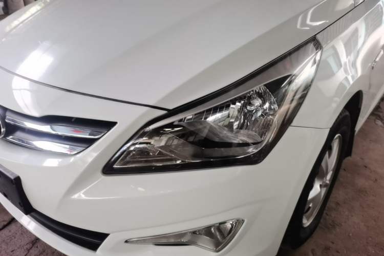 Used Hyundai Verna (older generation) 2016 1.4L Manual Smart GLS Trim Left Front Headlight