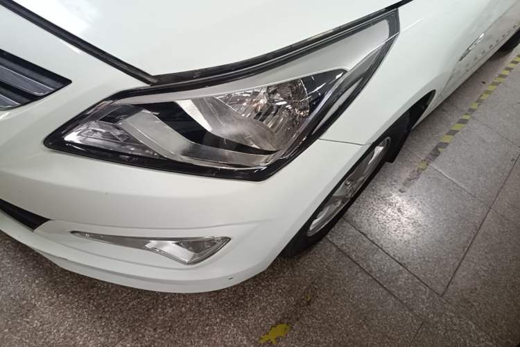 Used Hyundai Verna (older generation) 2016 1.4L Automatic Smart GLS Left Front Headlight