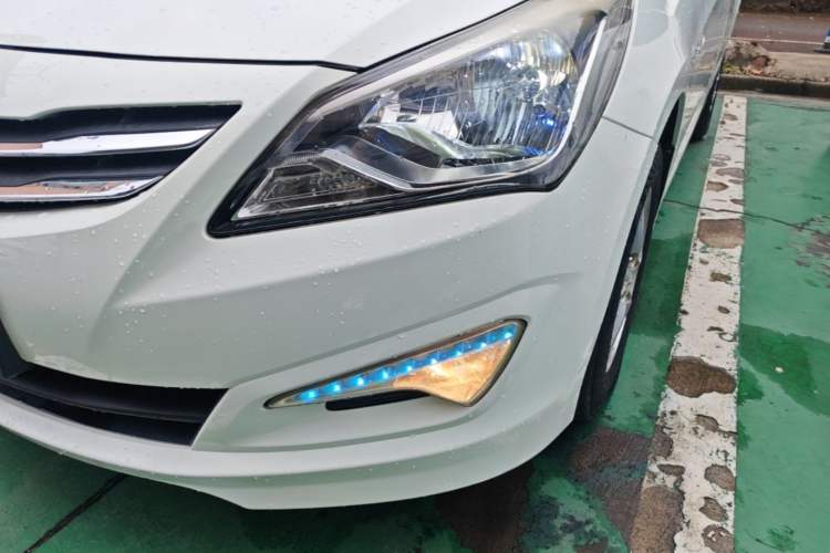 Used Hyundai Verna (older generation) 2016 1.4L Automatic Smart GLS Left Front Headlight