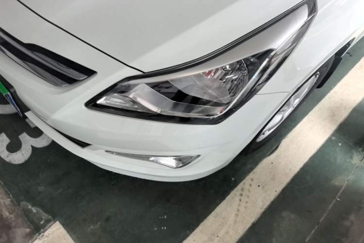 Used Hyundai Verna (older generation) 2016 1.4L Automatic Smart GLS Left Front Headlight