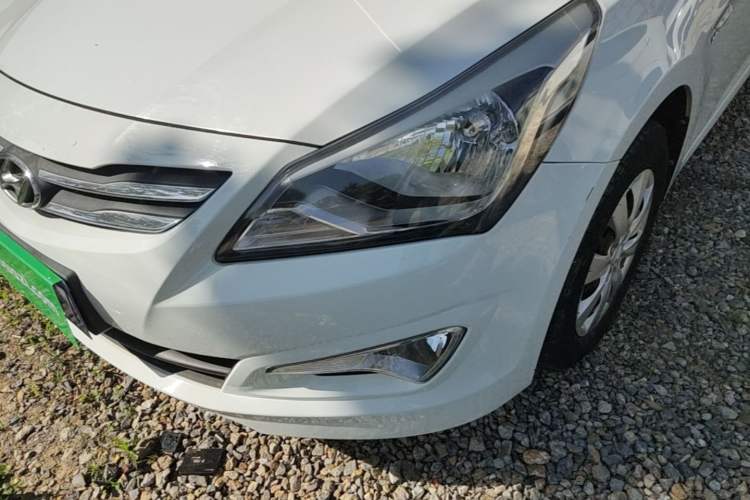 Used Hyundai Verna (older generation) 2016 1.4L Manual Smart GLS Trim Left Front Headlight