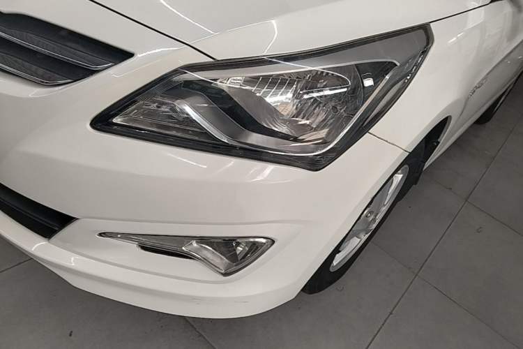 Used Hyundai Verna (older generation) 2016 1.4L Automatic Smart GLS Left Front Headlight