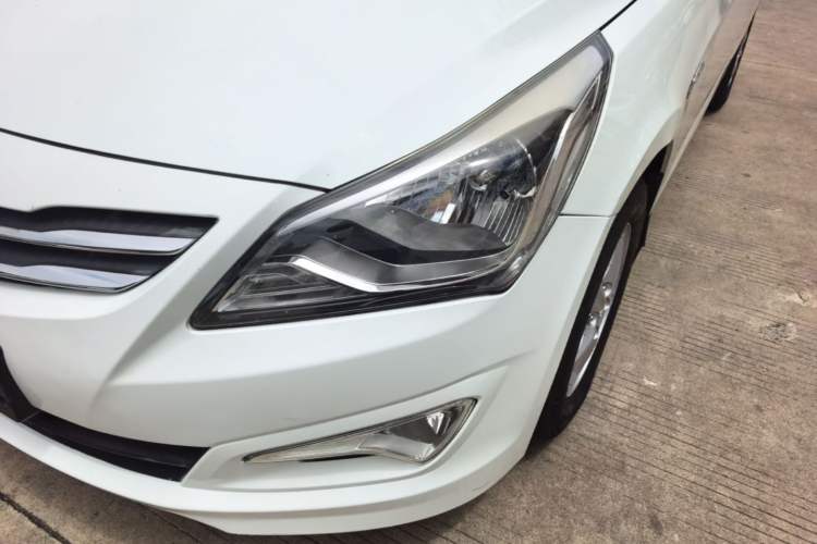 Used Hyundai Verna (older generation) 2016 1.4L Automatic Smart GLS Left Front Headlight