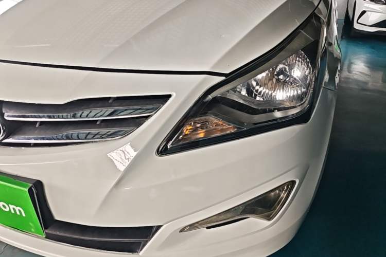Used Hyundai Verna (older generation) 2016 1.4L Automatic Smart GLS Left Front Headlight