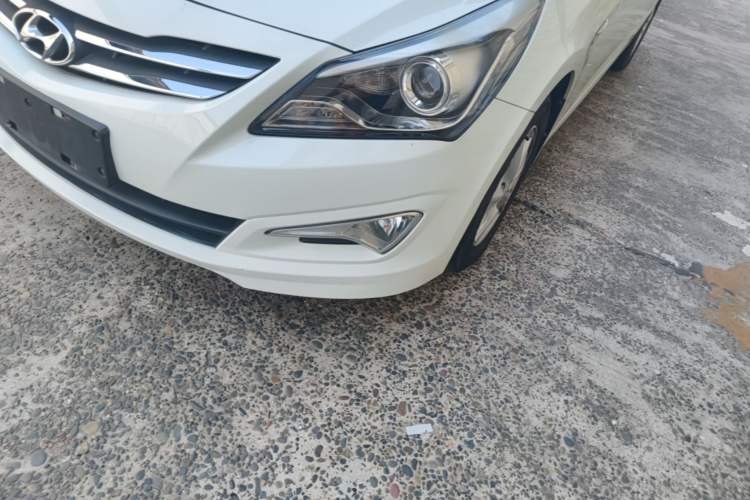 Used Hyundai Verna (older generation) 2016 1.4L Automatic Leading-Edge GLX Left Front Headlight