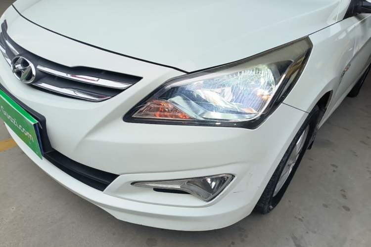 Used Hyundai Verna (older generation) 2016 1.4L Manual Smart GLS Trim Left Front Headlight