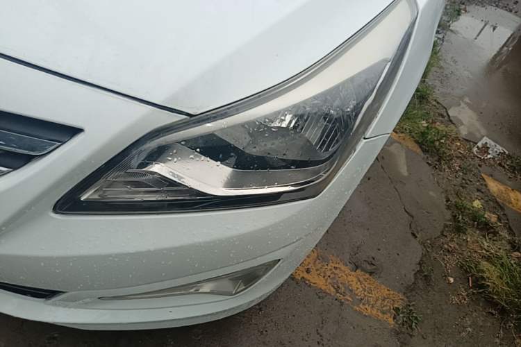 Used Hyundai Verna (older generation) 2016 1.4L Automatic Smart GLS Left Front Headlight