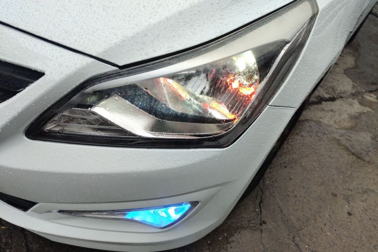 Used Hyundai Verna (older generation) 2016 1.4L Automatic Smart GLS Left Front Headlight
