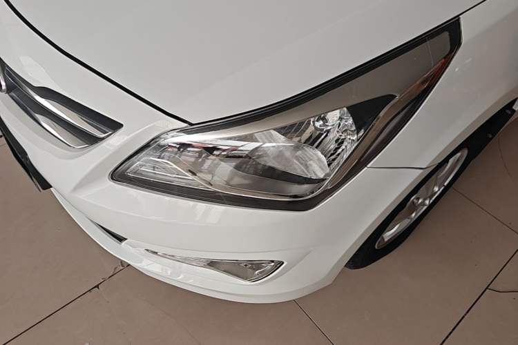Used Hyundai Verna (older generation) 2016 1.4L Manual Smart GLS Trim Left Front Headlight