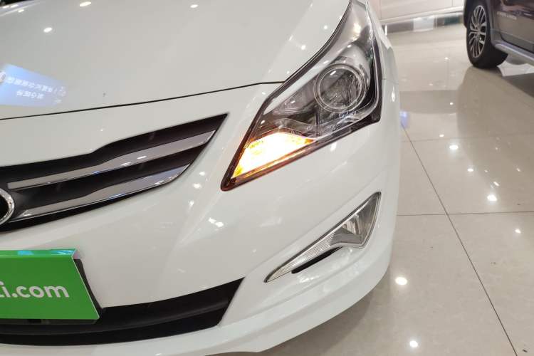 Used Hyundai Verna (older generation) 2016 1.4L Automatic Leading-Edge GLX Left Front Headlight