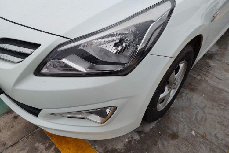 Used Hyundai Verna (older generation) 2016 1.4L Automatic Smart GLS Left Front Headlight
