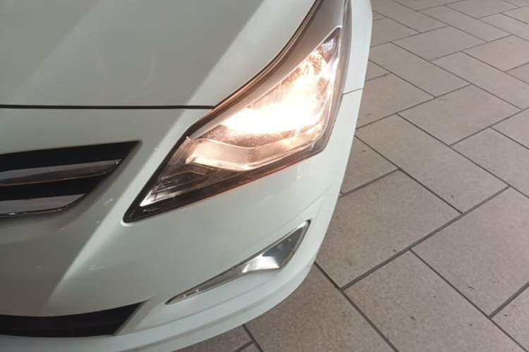 Used Hyundai Verna (older generation) 2016 1.4L Automatic Smart GLS Left Front Headlight